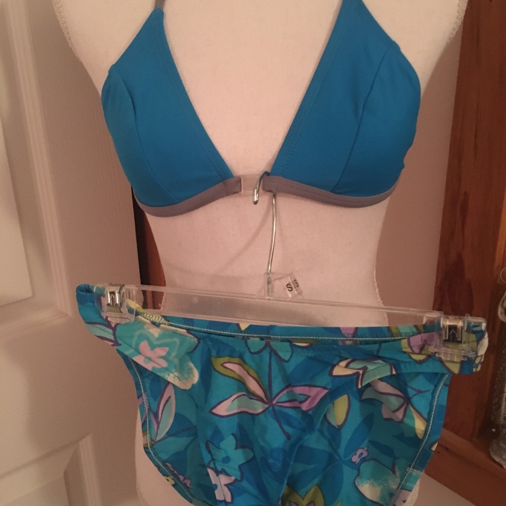 Victoria’s Secret bikini in Aqua sz 34B